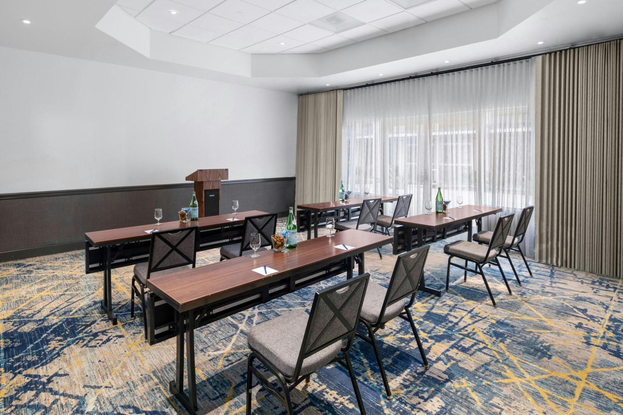 Delta Hotels By Marriott Santa Clara Silicon Valley Exterior photo