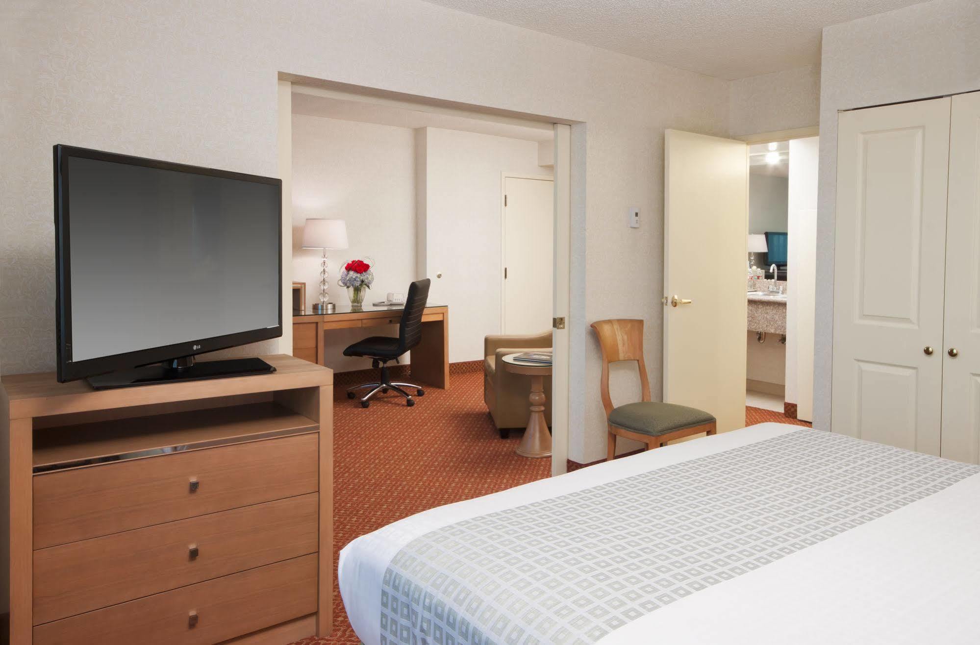 Delta Hotels By Marriott Santa Clara Silicon Valley Exterior photo